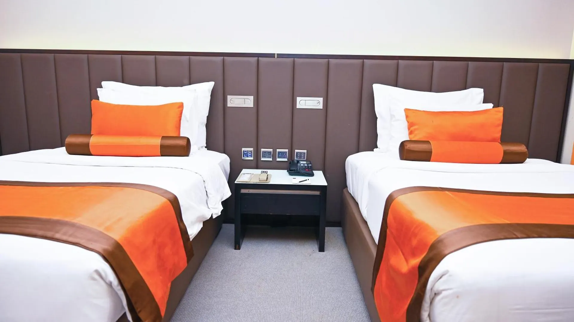 Hues Boutique Hotel Dubai 4*,