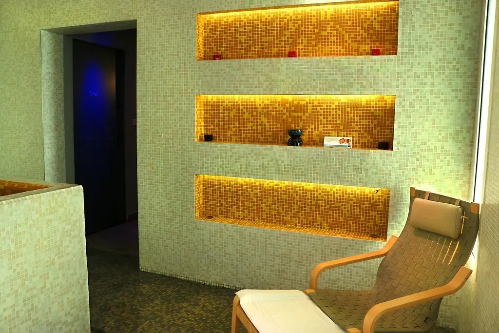 Hues Boutique Hotel Dubai 4*,  Emirati Arabi Uniti