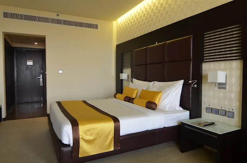 Hues Boutique Hotel Dubai 4*,