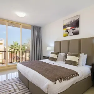 Bespoke Residences - 3 Bedroom Waikiki Townhouses شقة