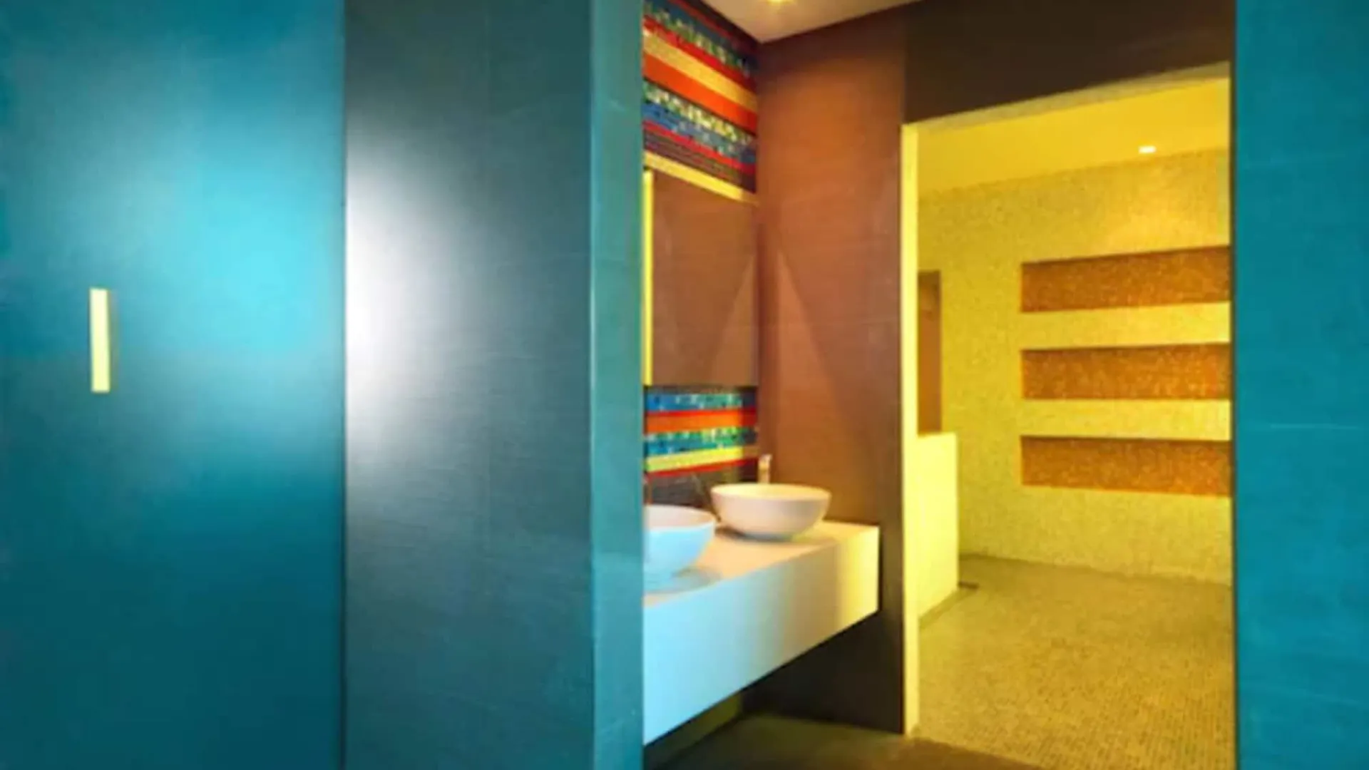 דובאי Hues Boutique Hotel