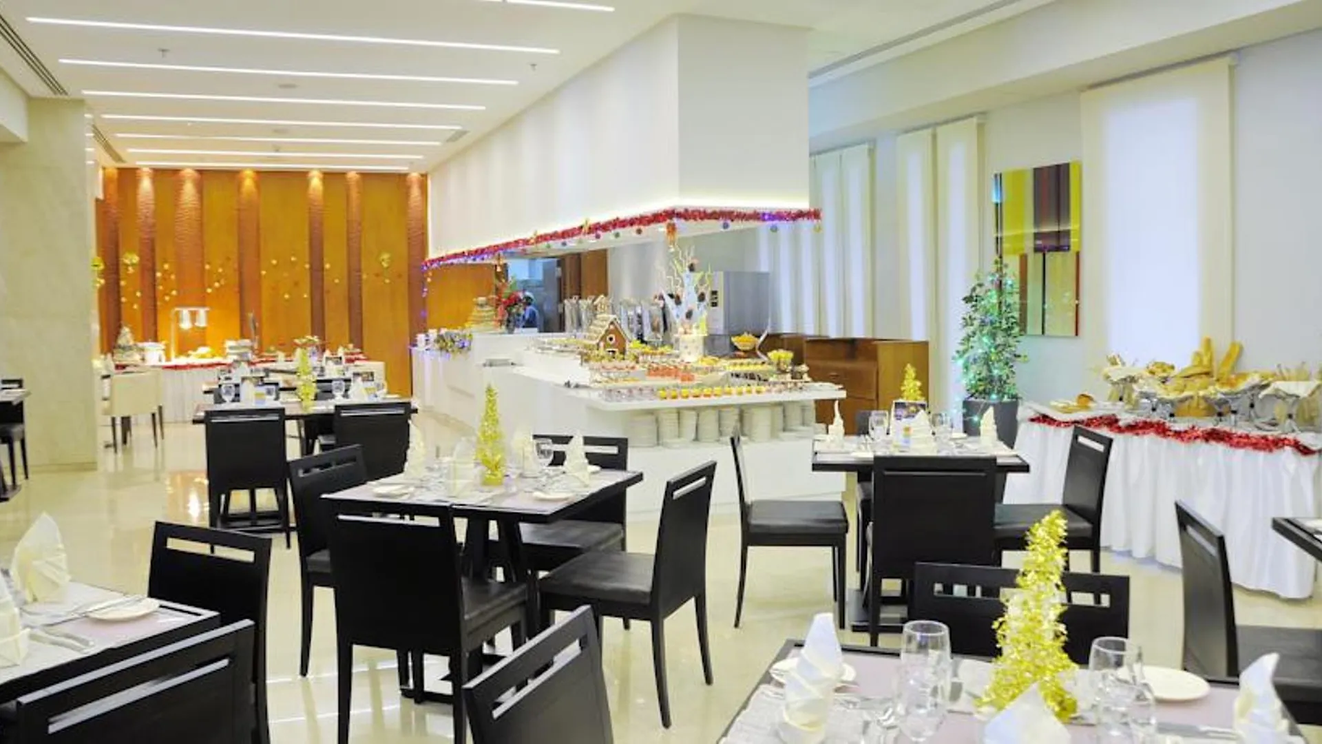 דובאי Hues Boutique Hotel