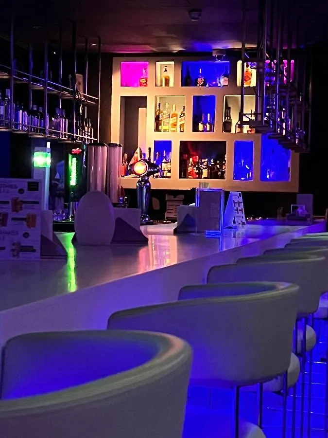 דובאי Hues Boutique Hotel