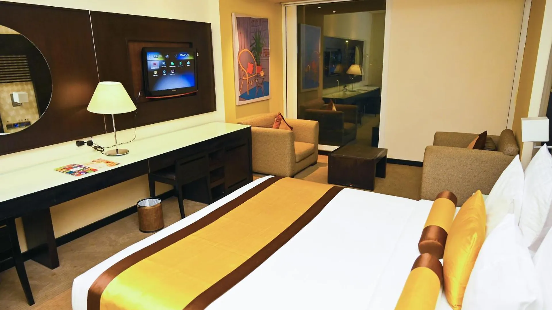 דובאי Hues Boutique Hotel