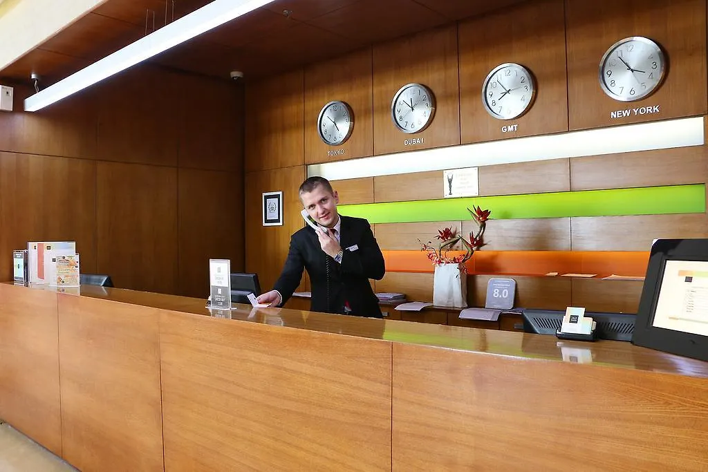 דובאי Hues Boutique Hotel 4*,